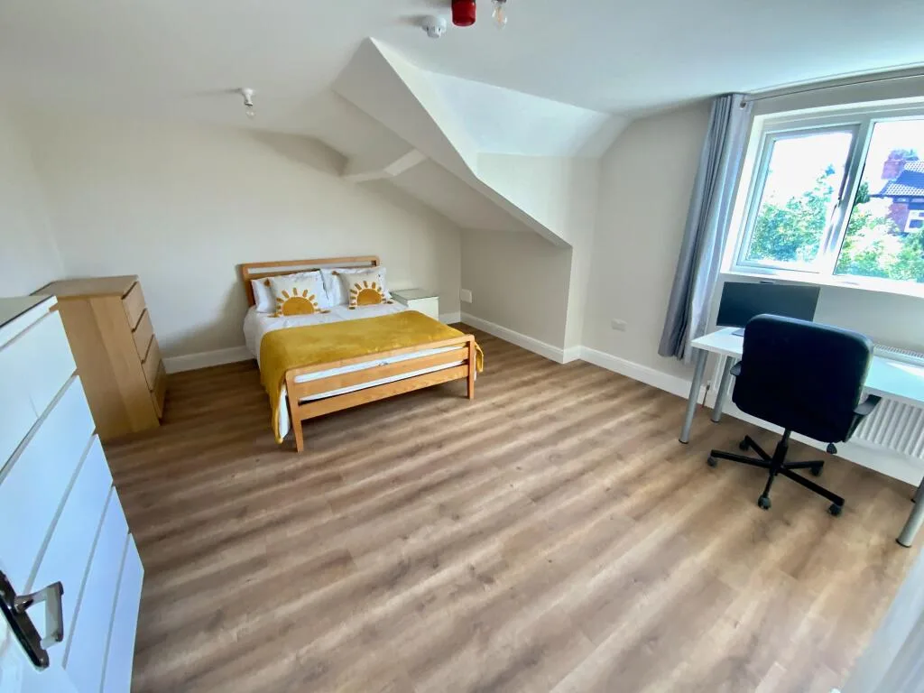 6 bedroom terraced house for rent