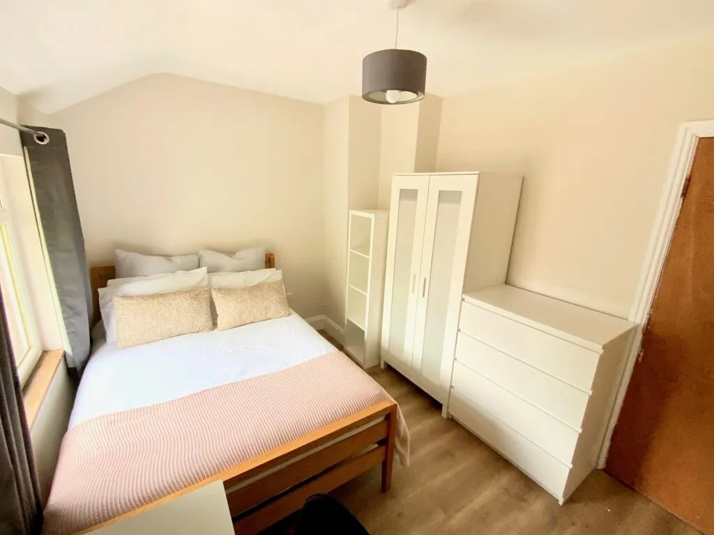 6 bedroom terraced house for rent