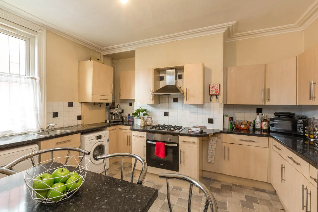5 bedroom terraced house for rent