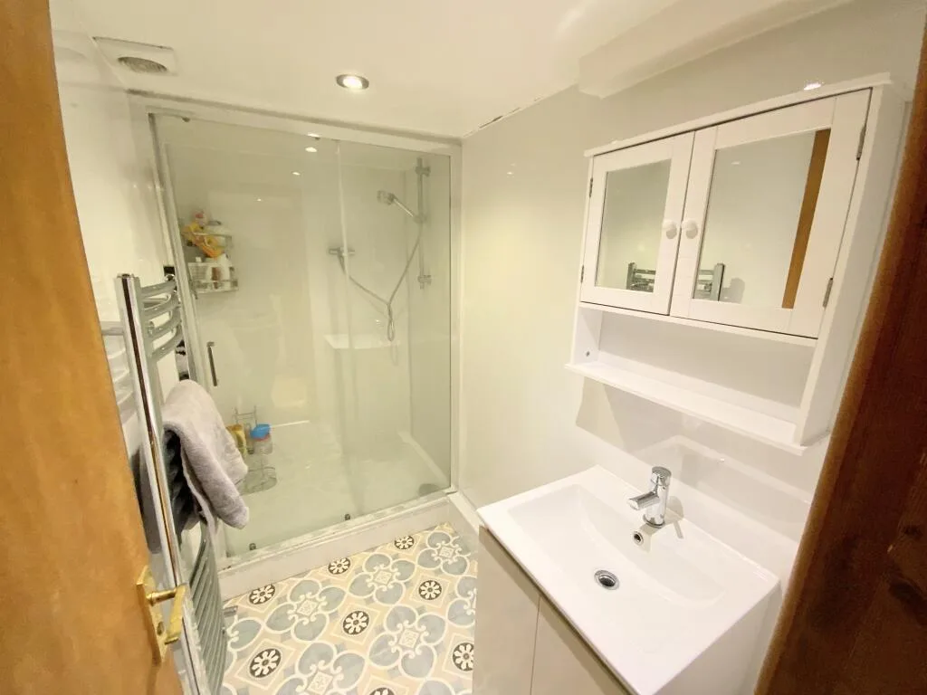 5 bedroom terraced house for rent