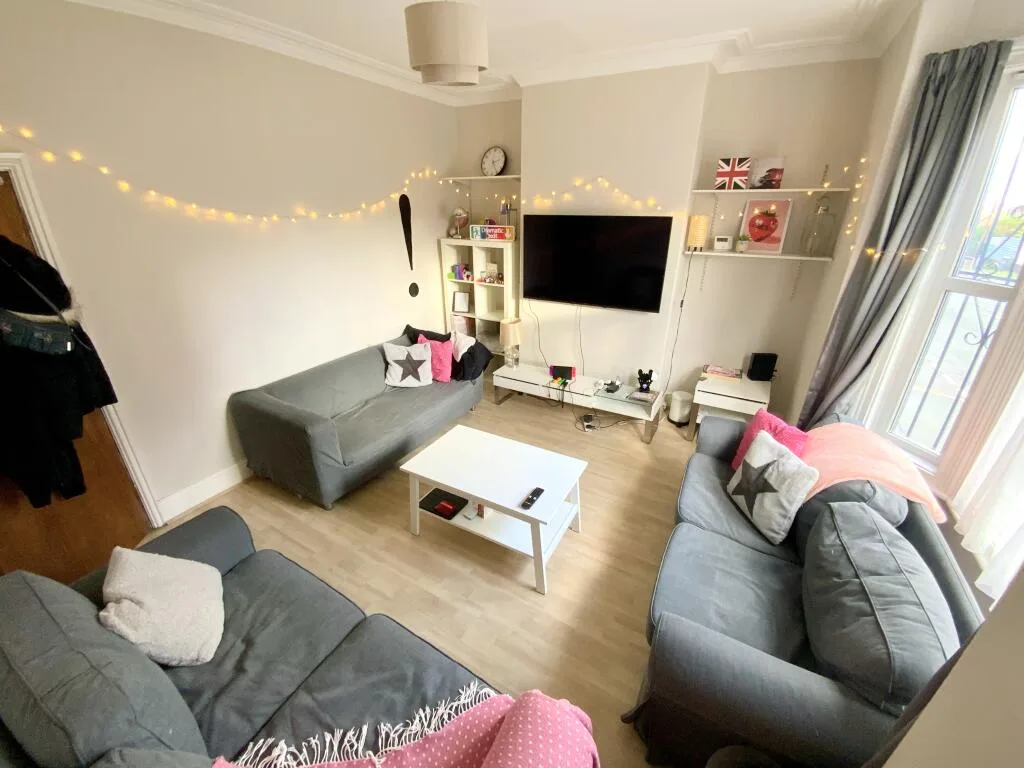 5 bedroom terraced house for rent
