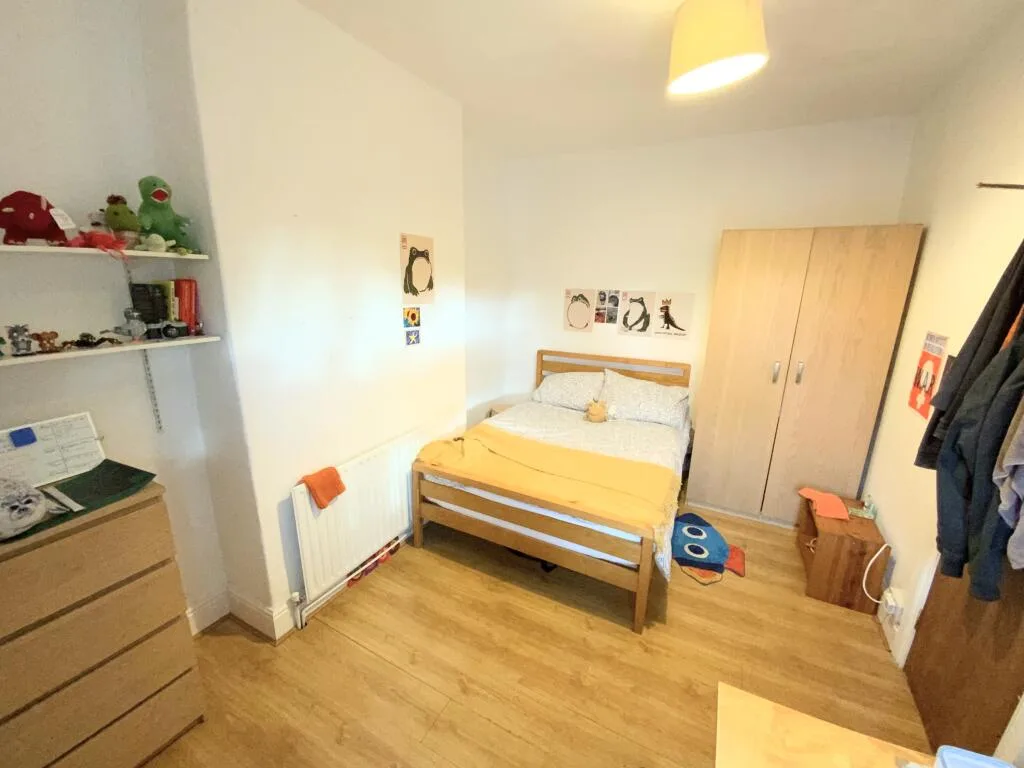 5 bedroom terraced house for rent