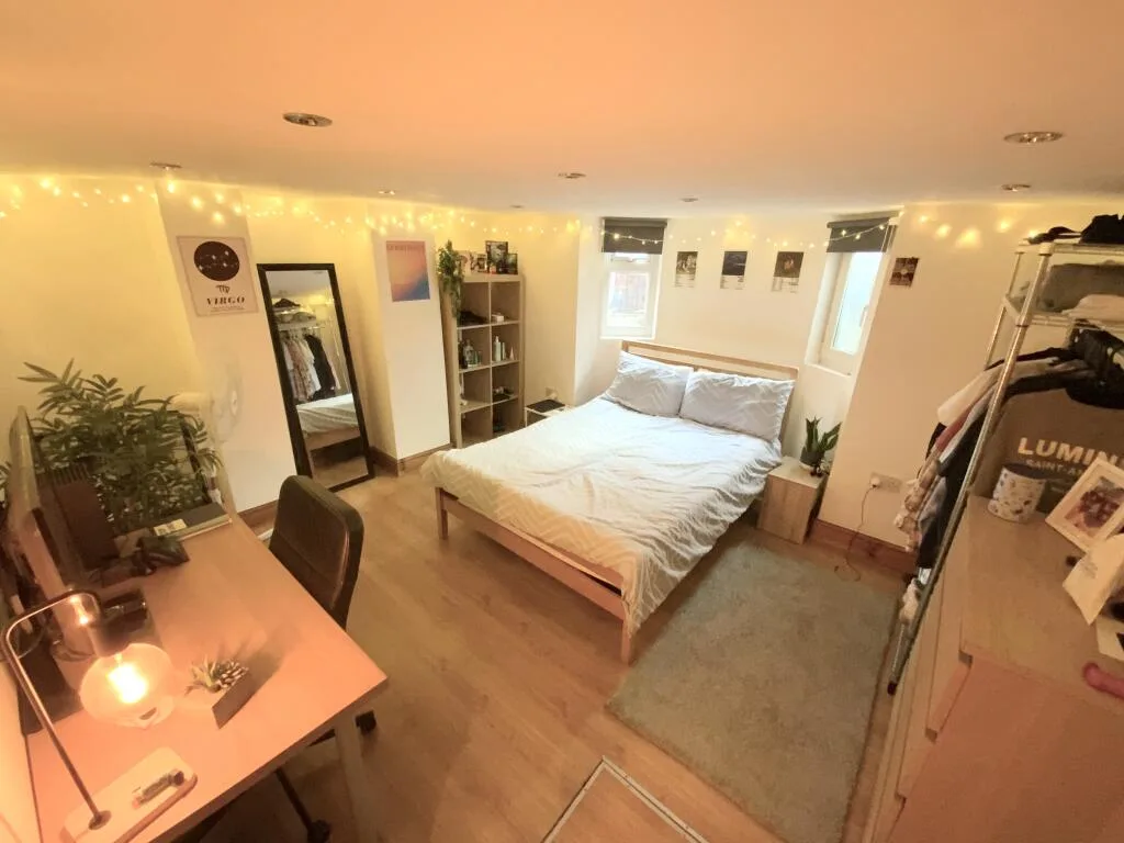 5 bedroom terraced house for rent