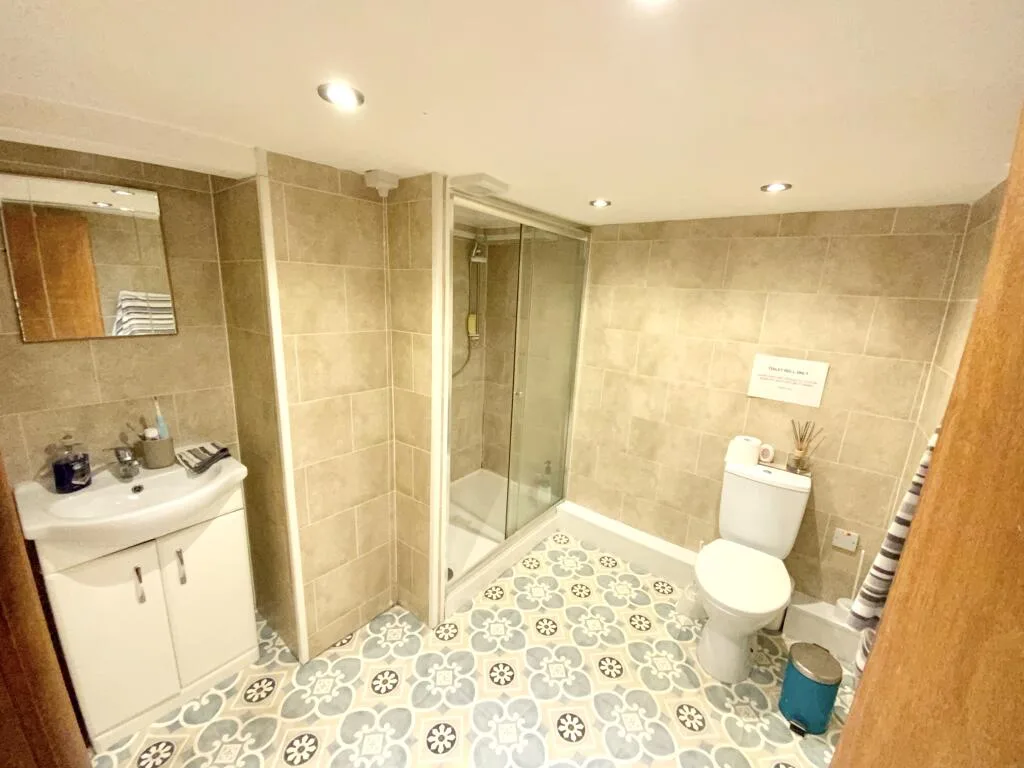 5 bedroom terraced house for rent