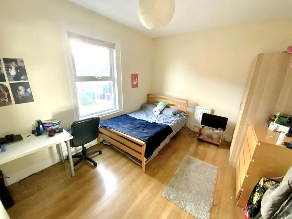 5 bedroom terraced house for rent