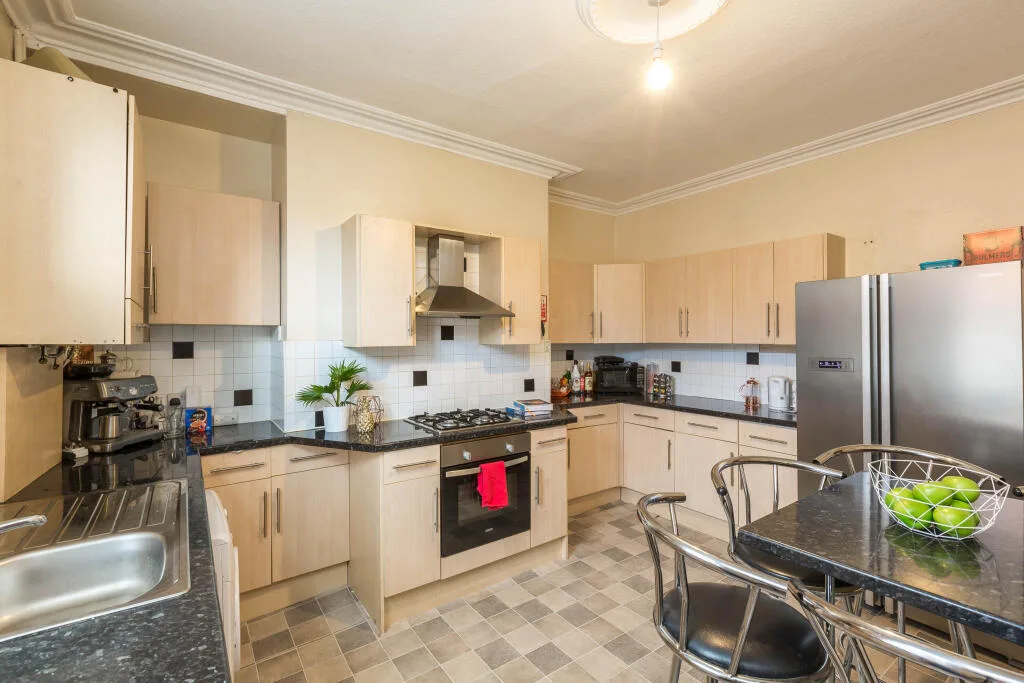 5 bedroom terraced house for rent