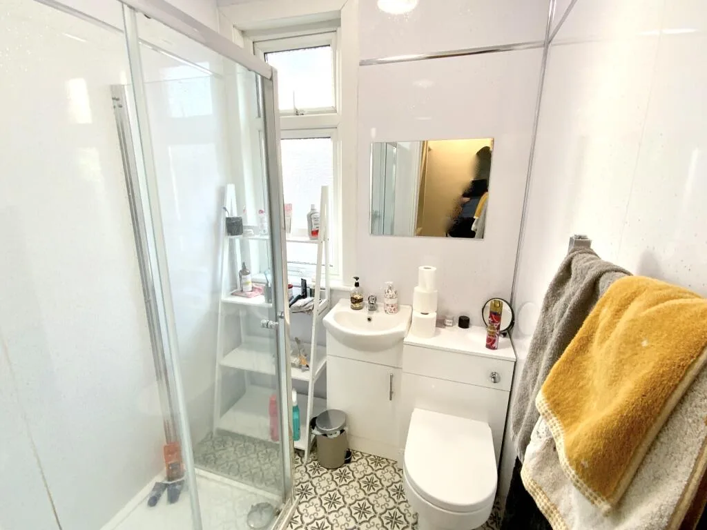 5 bedroom terraced house for rent