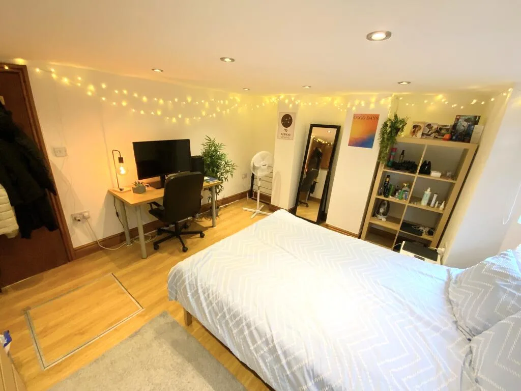 5 bedroom terraced house for rent