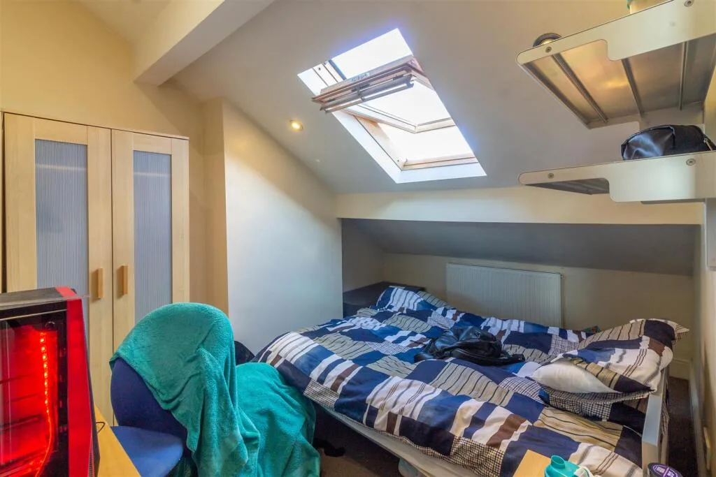 6 bedroom house for rent