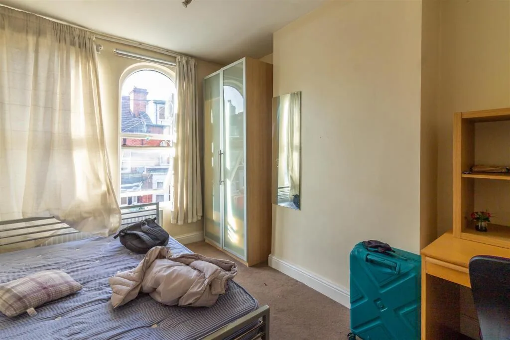 6 bedroom house for rent
