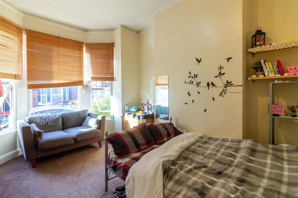 6 bedroom house for rent