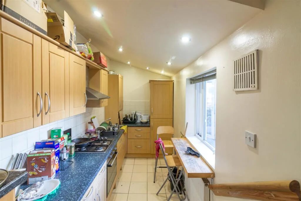 6 bedroom house for rent