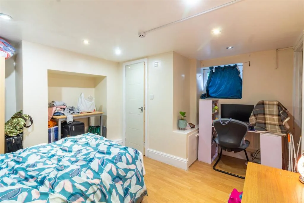 6 bedroom house for rent