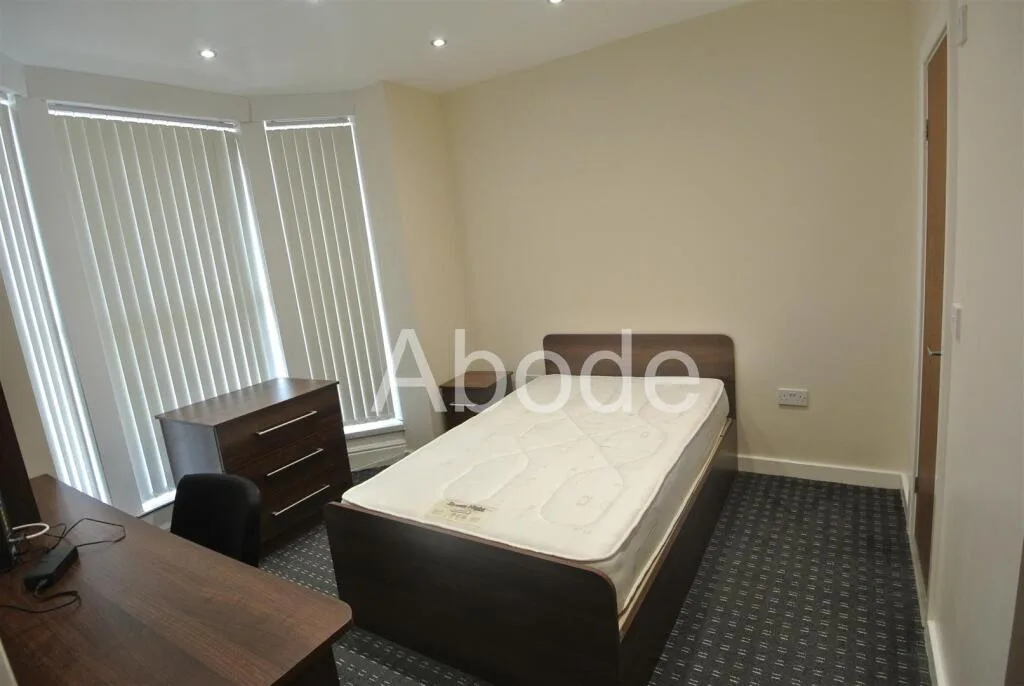 6 bedroom house for rent