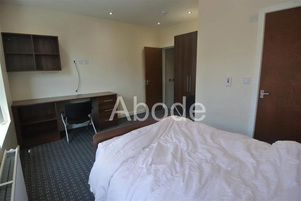 6 bedroom house for rent
