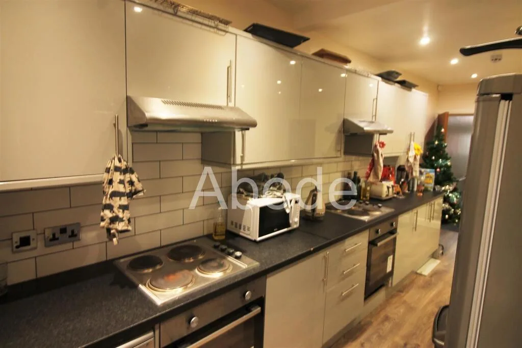 6 bedroom house for rent