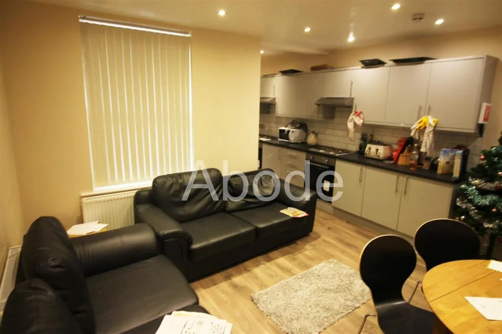 6 bedroom house for rent