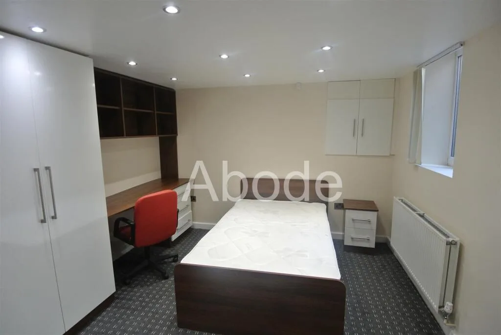 6 bedroom house for rent