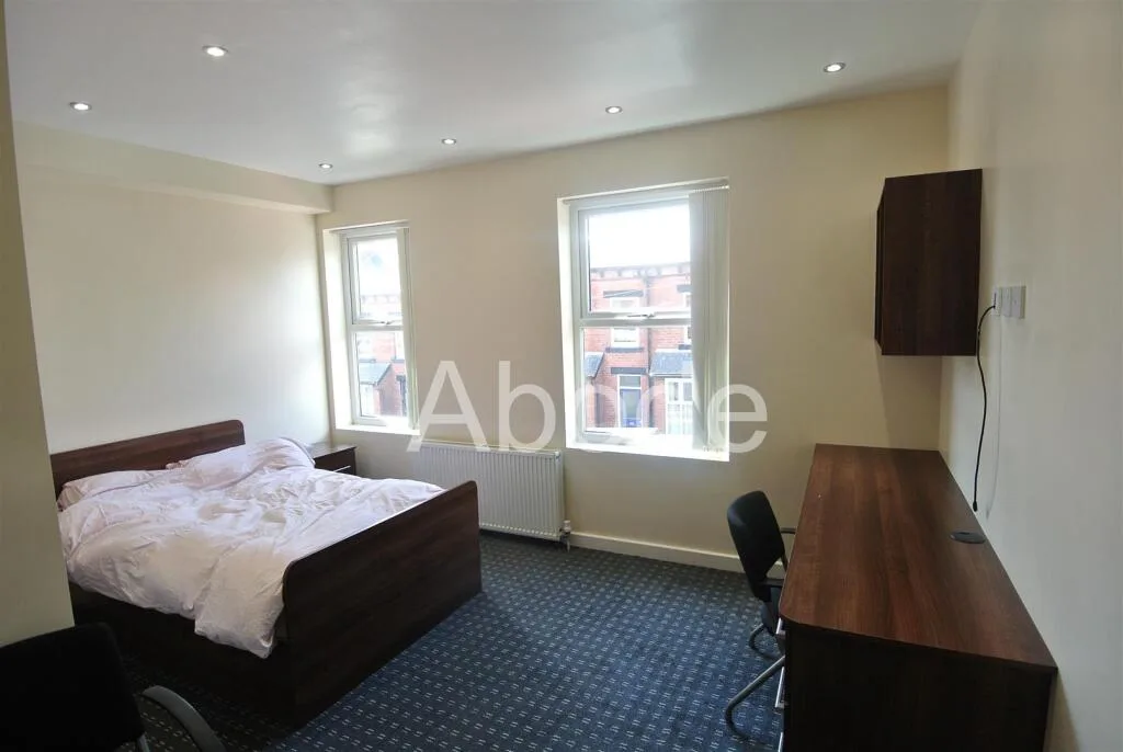 6 bedroom house for rent