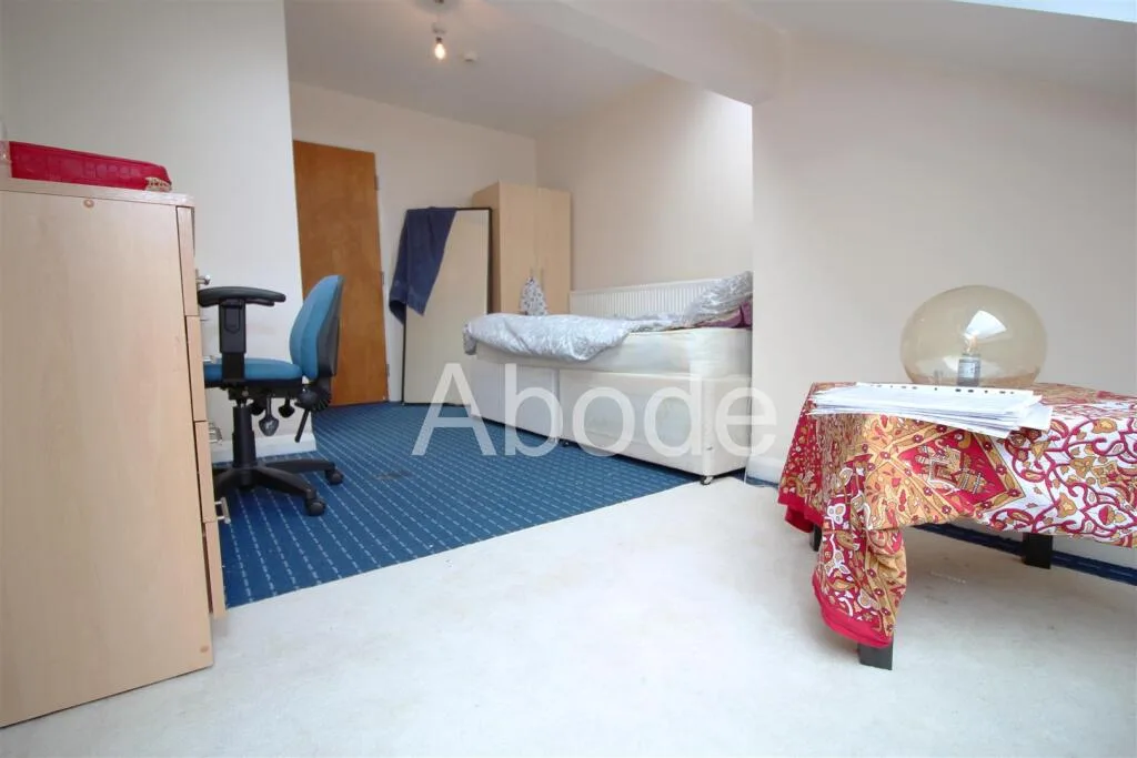 9 bedroom house for rent