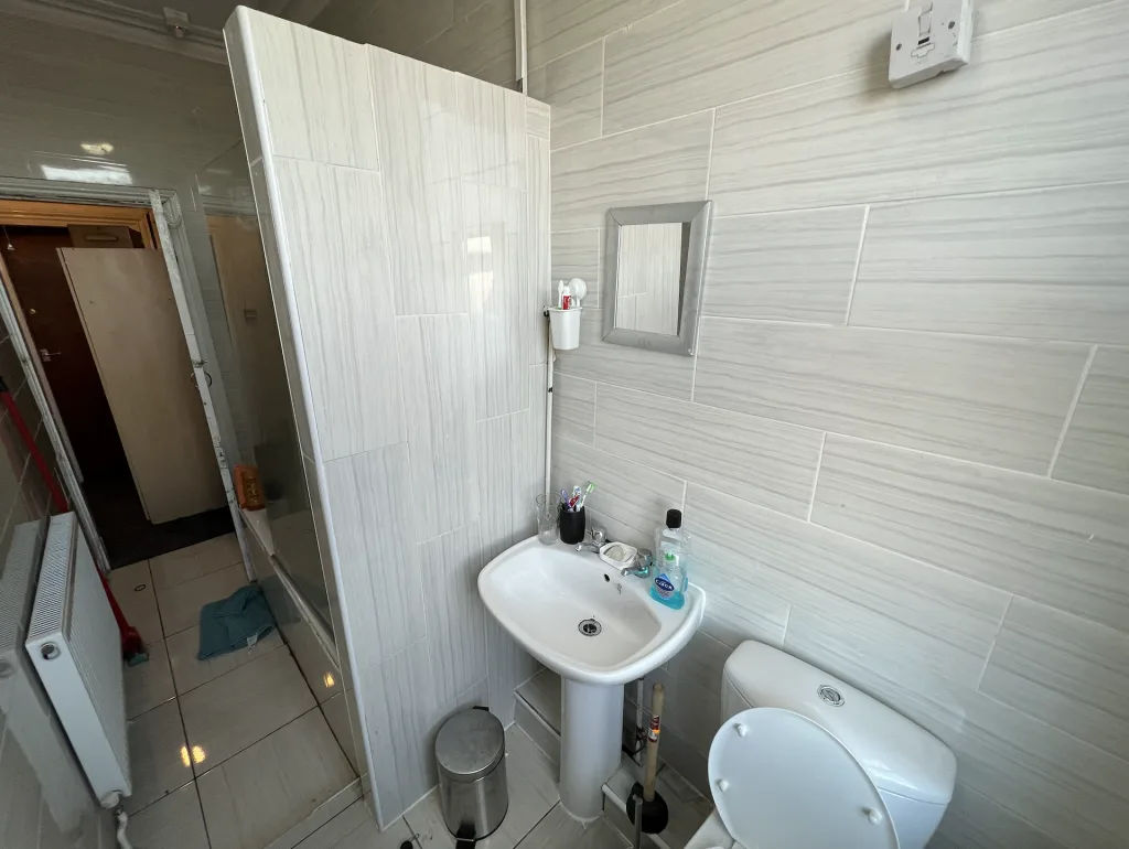 6 bedroom house for rent