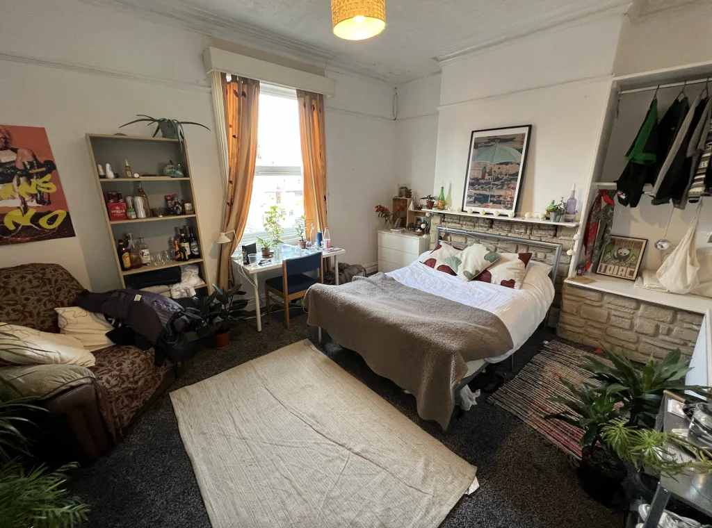 6 bedroom house for rent