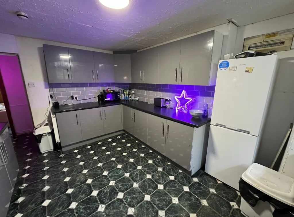 6 bedroom house for rent