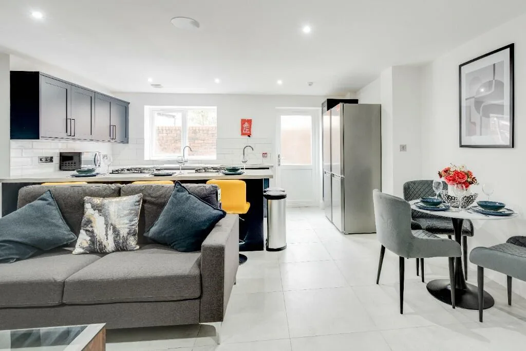 6 bedroom terraced house for rent