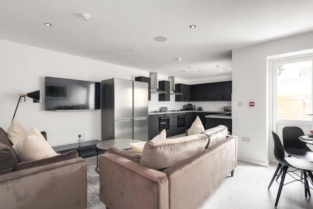 6 bedroom terraced house for rent