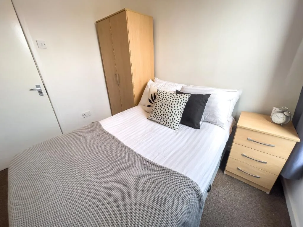 5 bedroom terraced house for rent