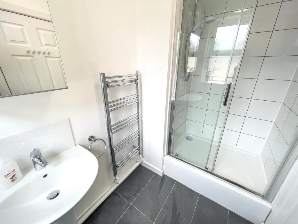 5 bedroom terraced house for rent