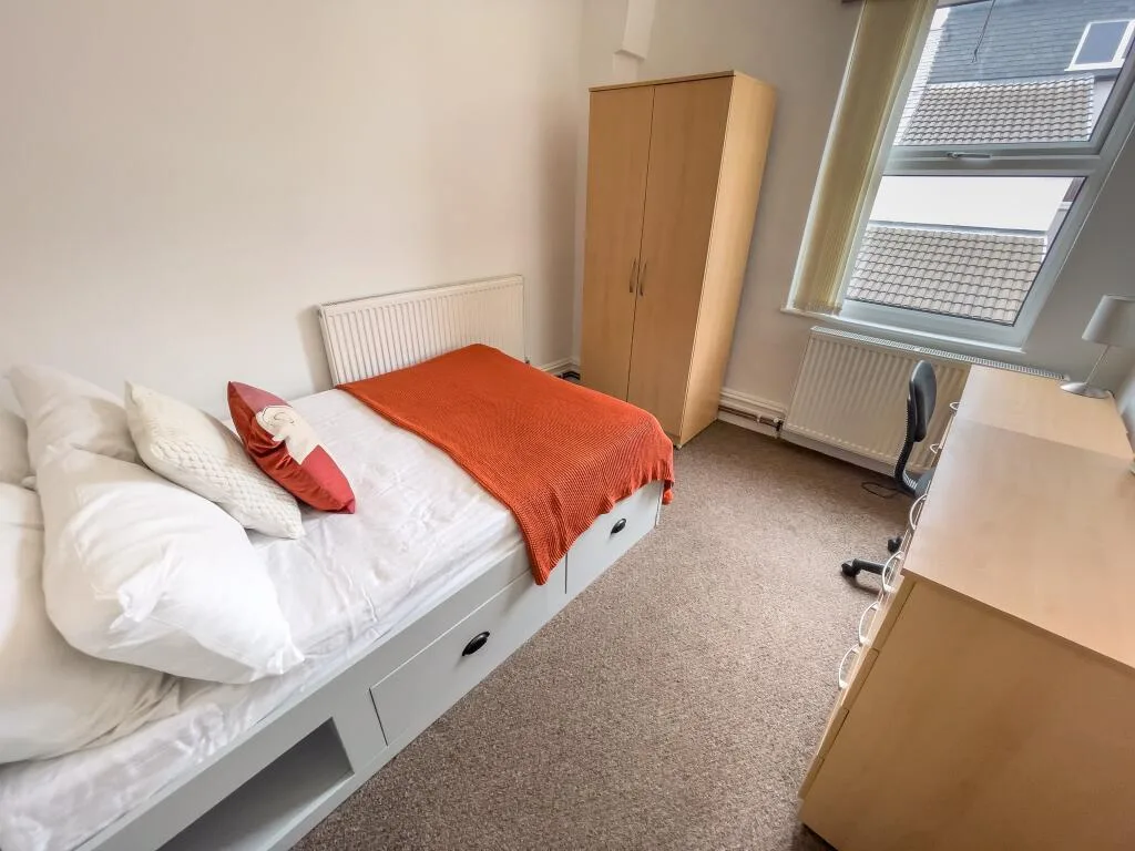 5 bedroom terraced house for rent