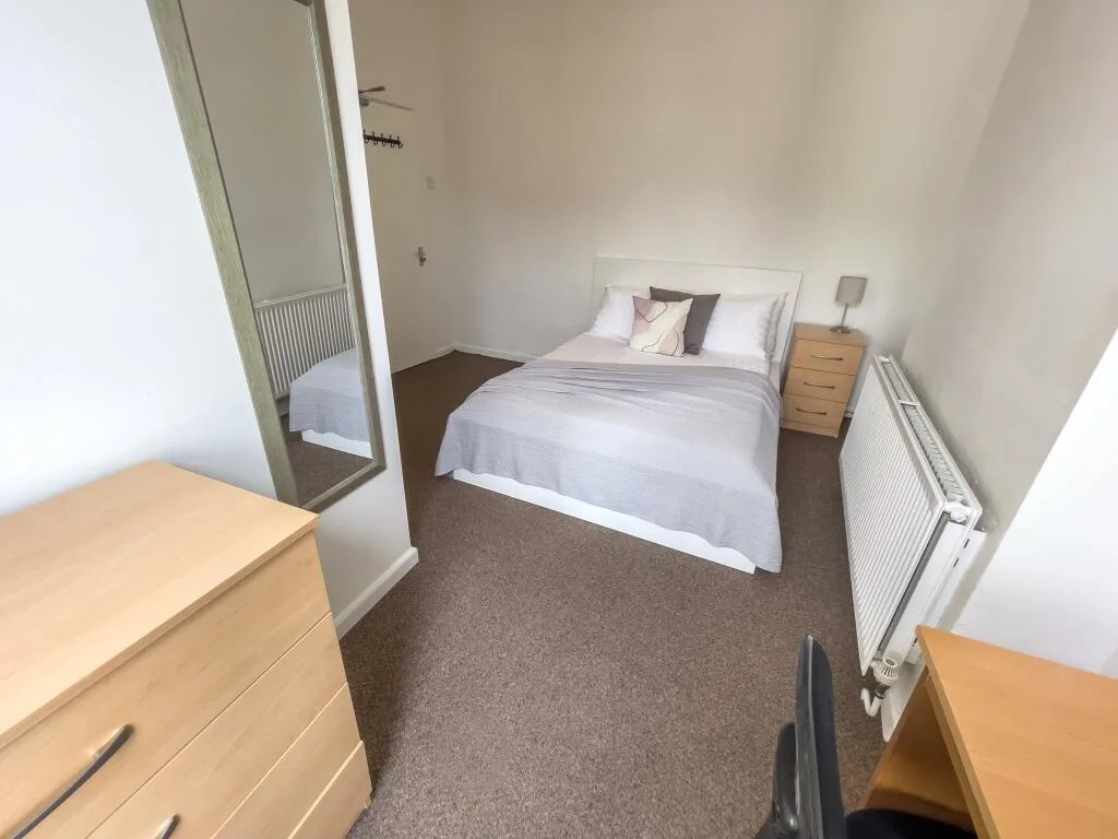 5 bedroom terraced house for rent