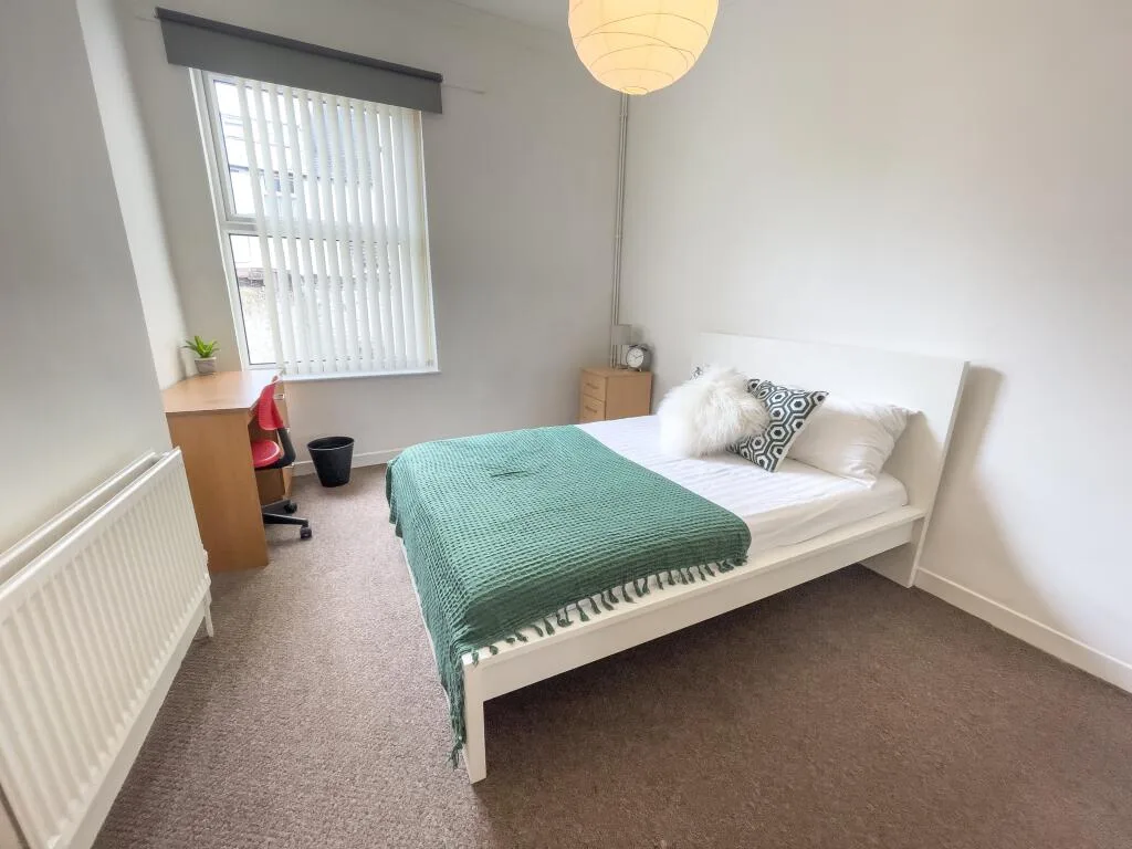 5 bedroom terraced house for rent