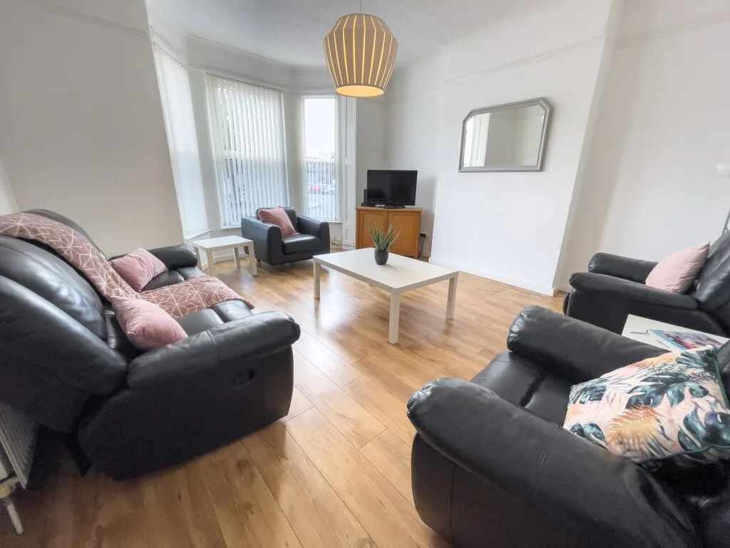 5 bedroom terraced house for rent