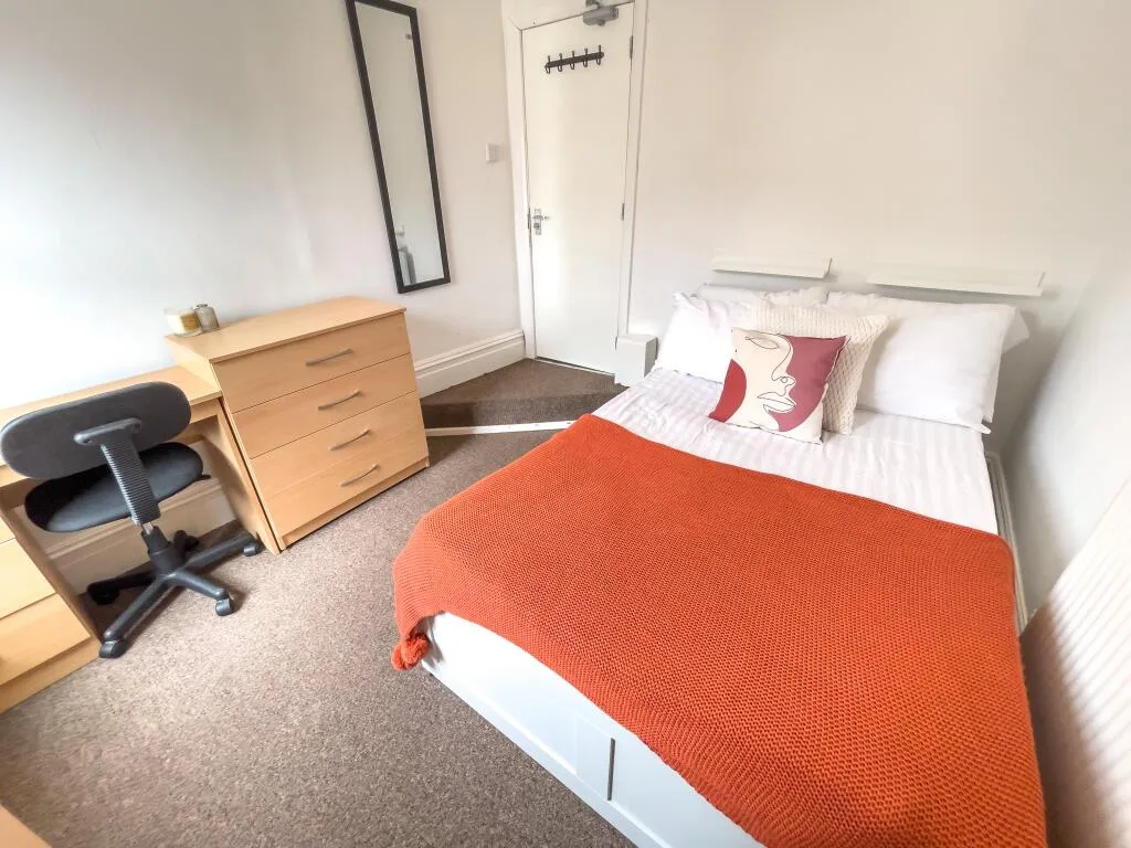 5 bedroom terraced house for rent