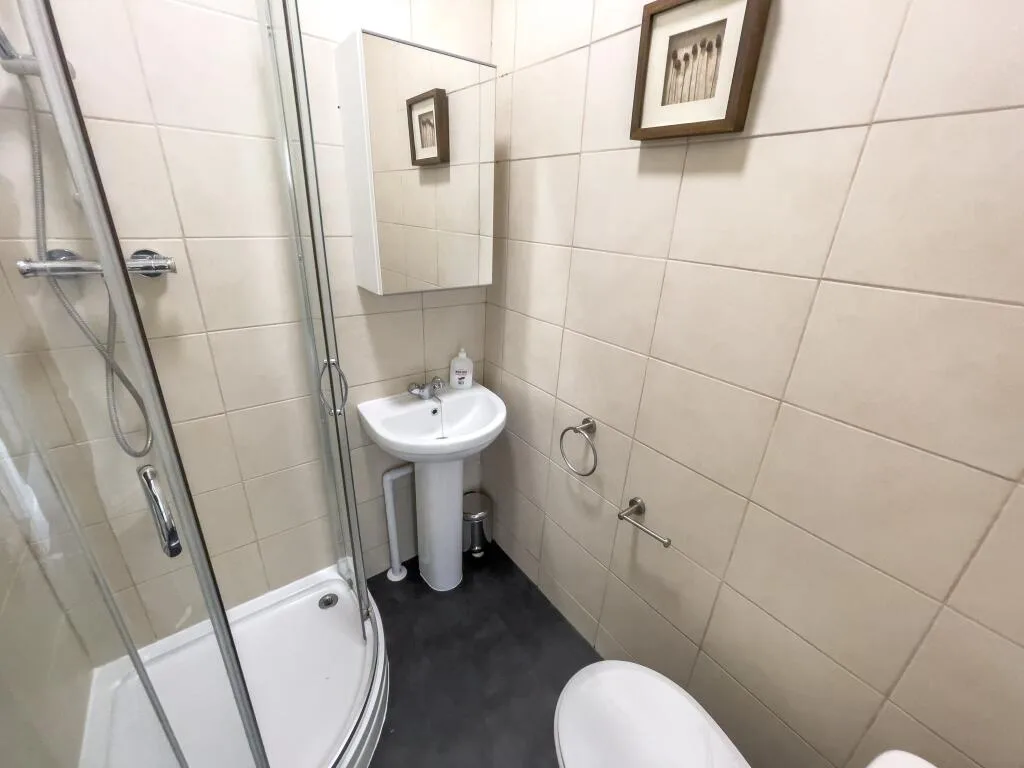 5 bedroom terraced house for rent