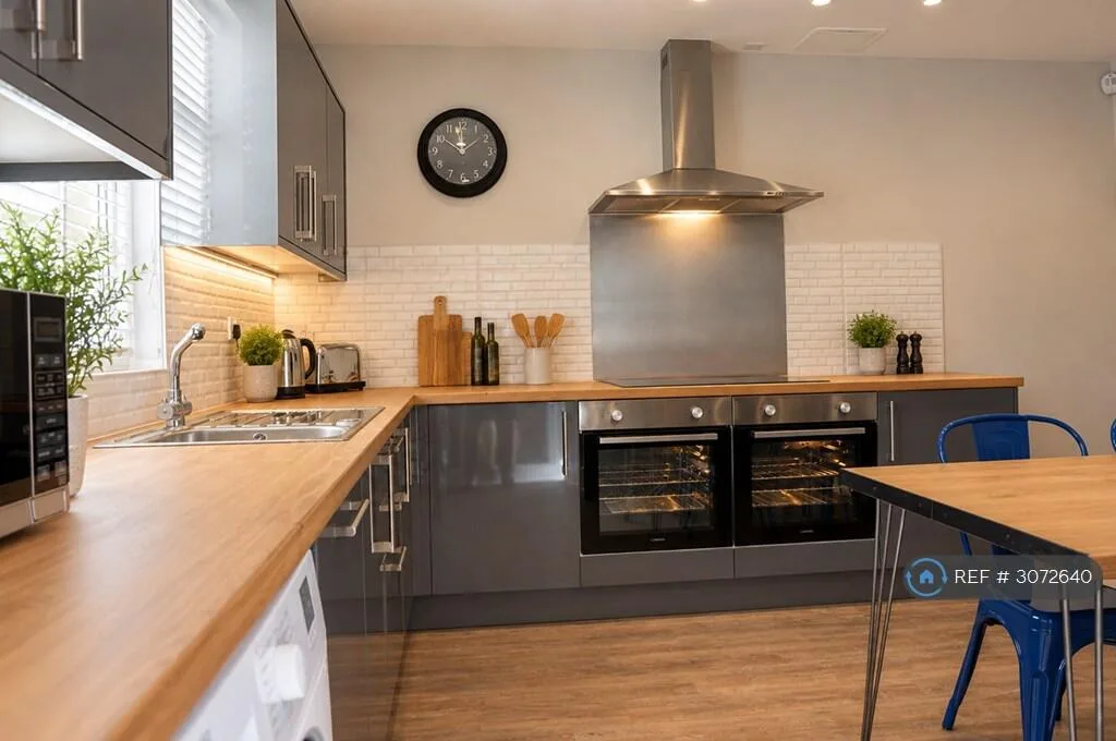 5 bedroom terraced house for rent