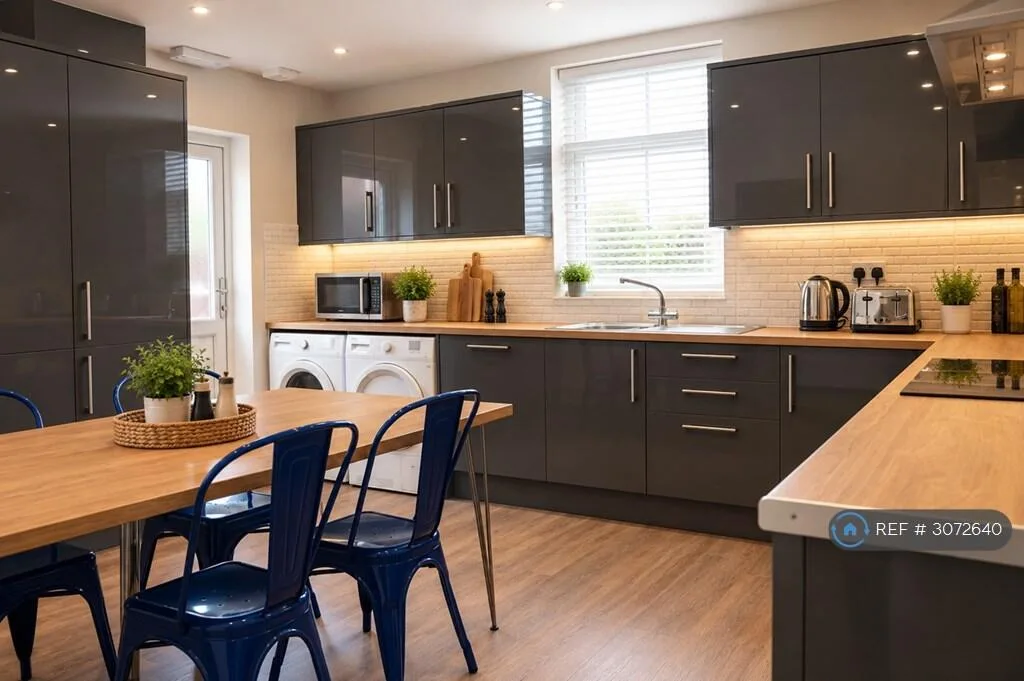 5 bedroom terraced house for rent
