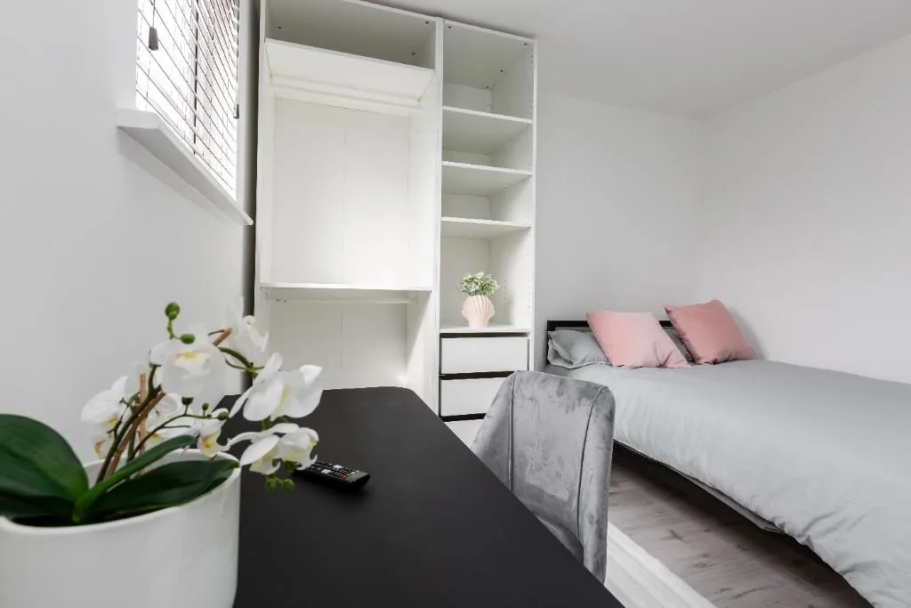 6 bedroom terraced house for rent