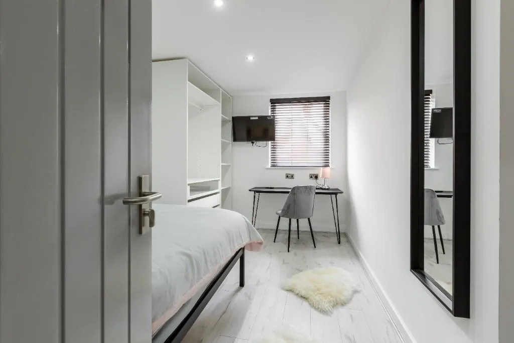 6 bedroom terraced house for rent