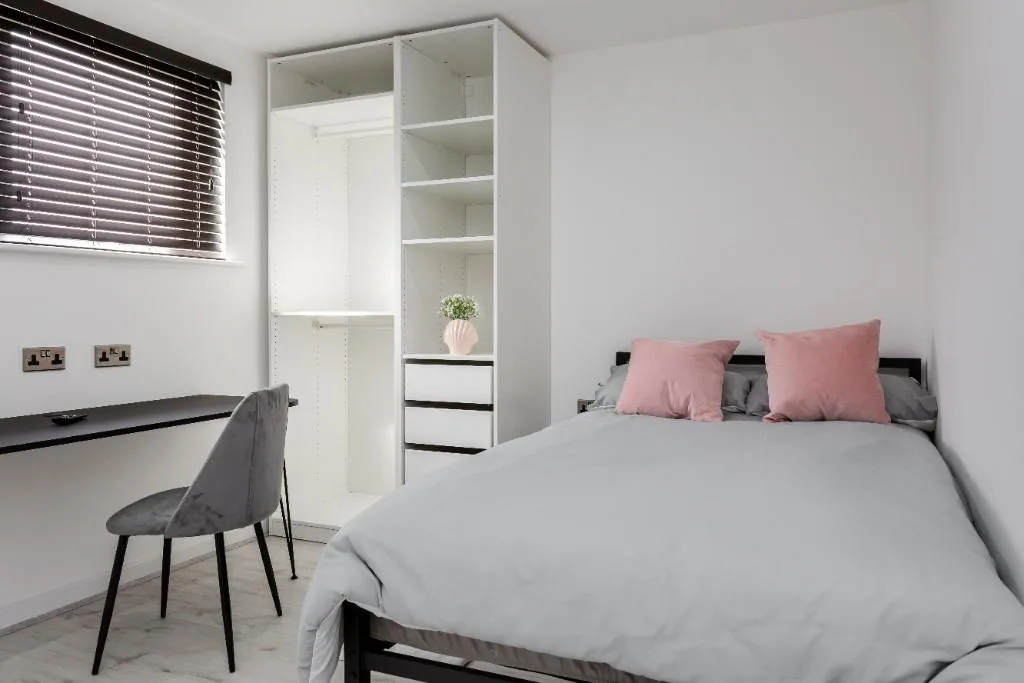 6 bedroom terraced house for rent