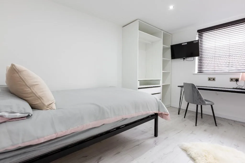 6 bedroom terraced house for rent