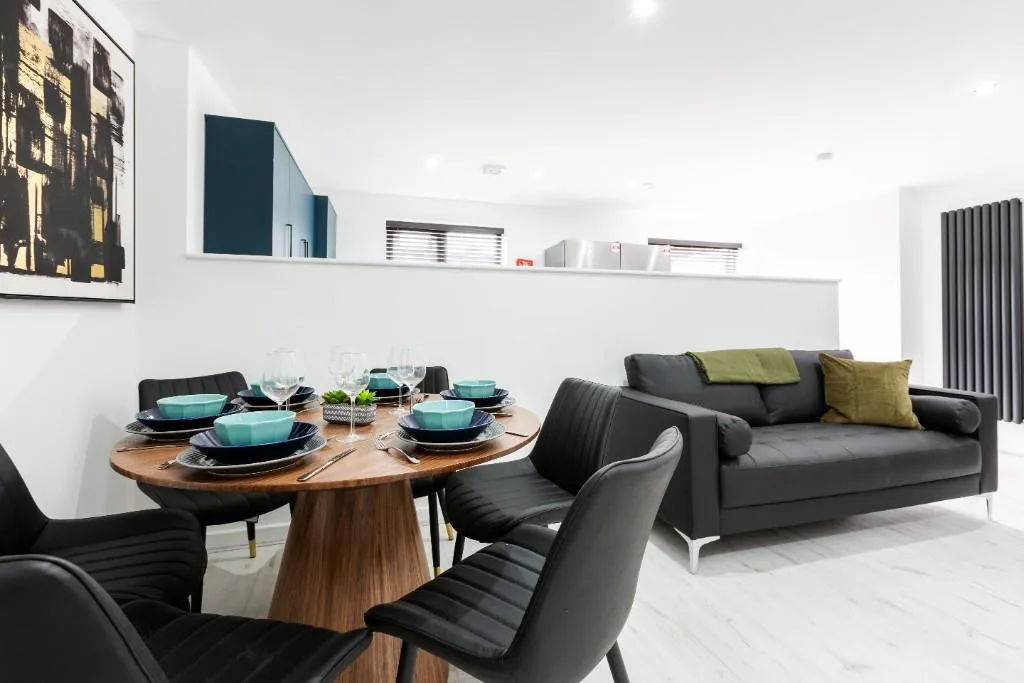 6 bedroom terraced house for rent