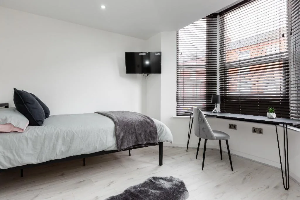 6 bedroom terraced house for rent