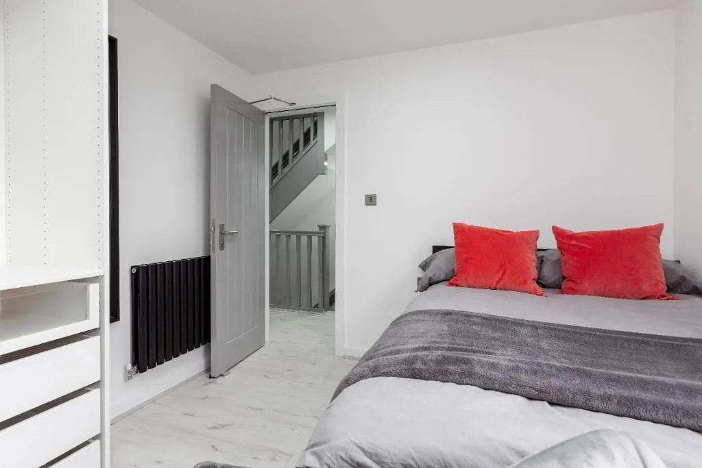 6 bedroom terraced house for rent