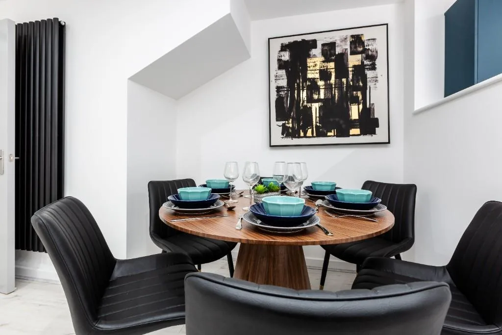 6 bedroom terraced house for rent