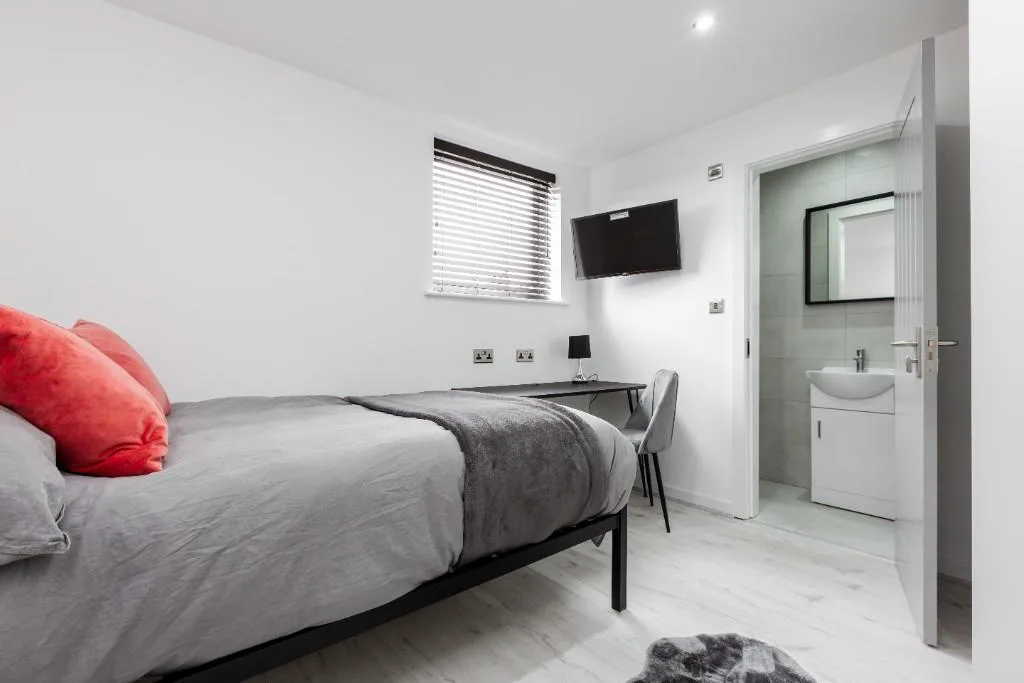 6 bedroom terraced house for rent