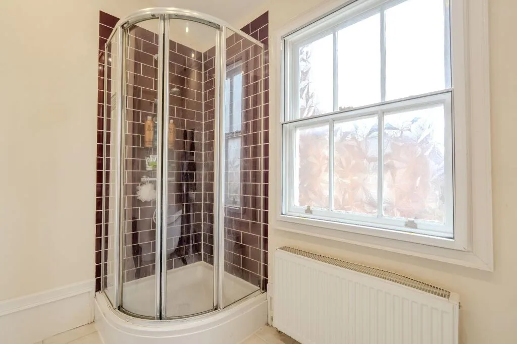 6 bedroom detached house for rent