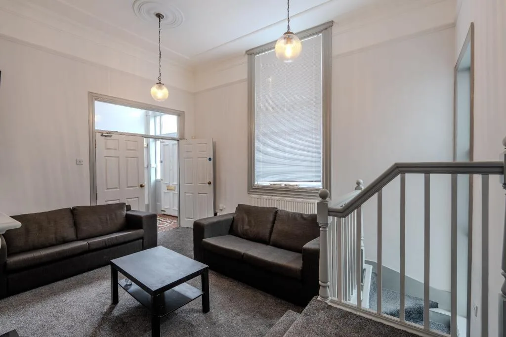 6 bedroom detached house for rent
